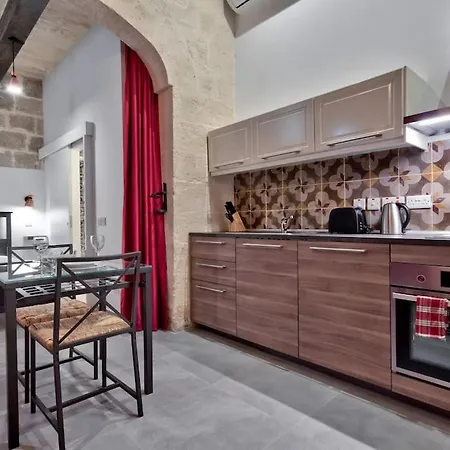 Old Lodge Studio Apartment By Vallettastay * فاليتا