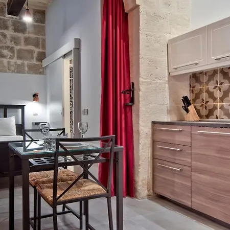 Old Lodge Studio Apartment By Vallettastay