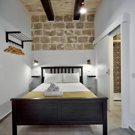 Old Lodge Studio Apartment By Vallettastay